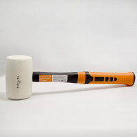 Киянка с резиной рукояткой фибергласс круглый боек белая резина 680г Bohrer